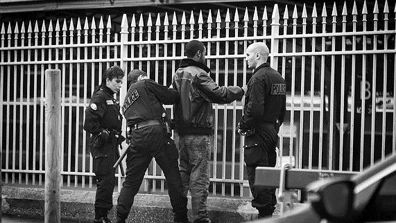 Illustration - Police : dis-moi qui tu contrôles…