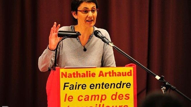 Nathalie Arthaud (LO) en meeting, salle Leclanché