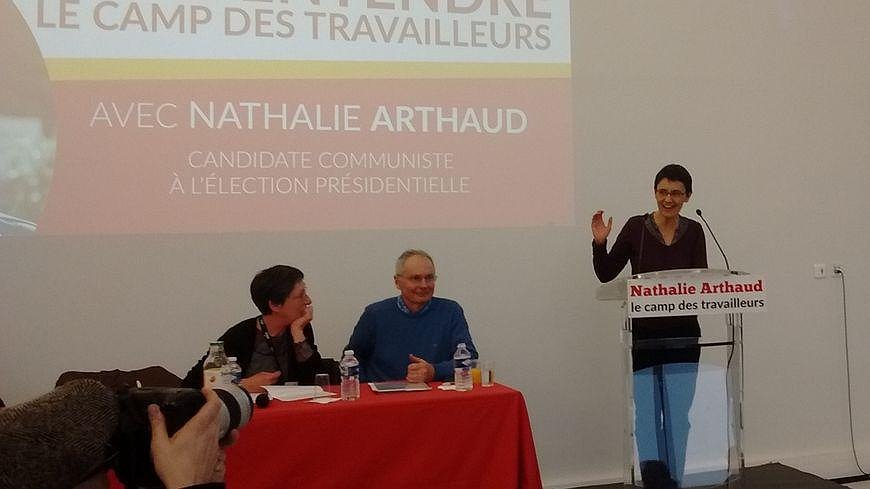 Illustration - Nathalie Arthaud en meeting à Nancy : ”J'appelle les travailleurs à lever leur propre drapeau”