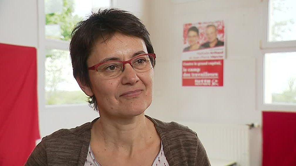 Européennes : Nathalie Arthaud (Lutte Ouvrière) en campagne à Auxerre