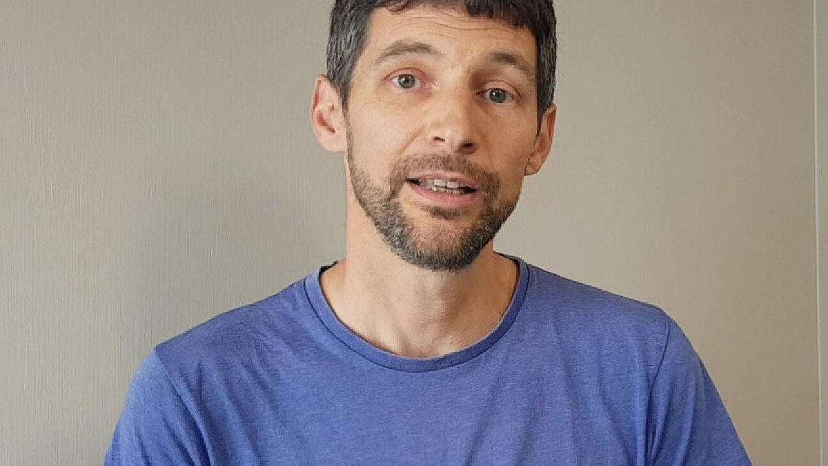 Illustration - Jim Bugni défend les couleurs de Lutte Ouvrière dans la 1re circonscription du Rhône 