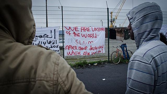 Illustration - Harcèlement contre les réfugiés et ceux qui les aident