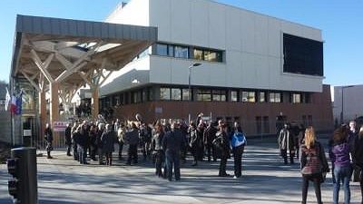 Illustration - Collèges saturés, élèves sacrifiés