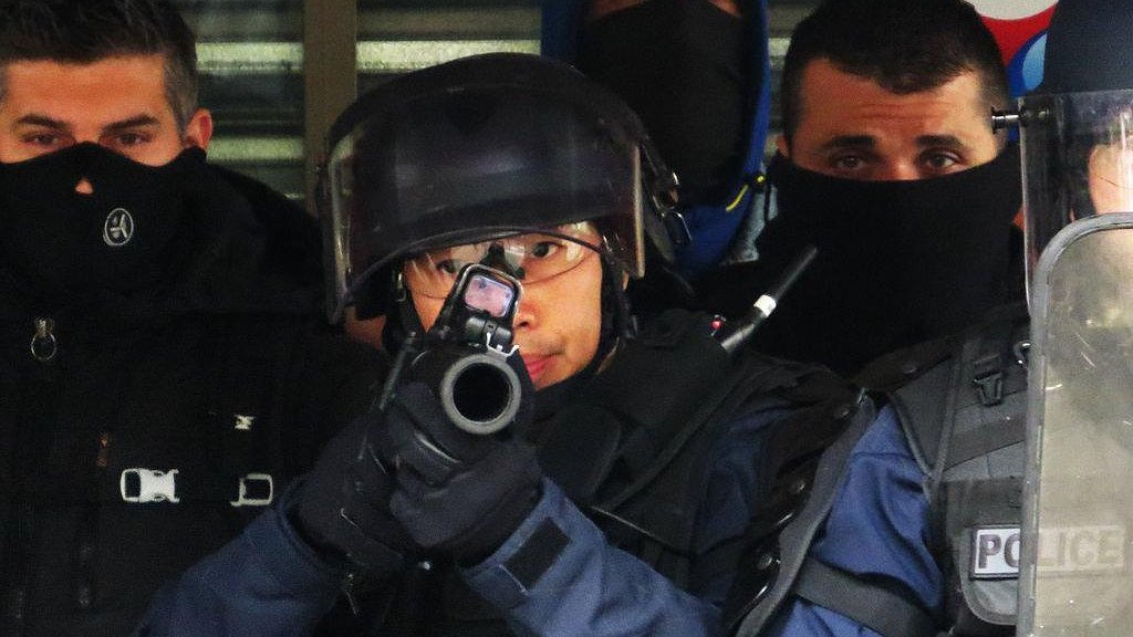 Illustration - Macron défend une nouvelle fois le LBD