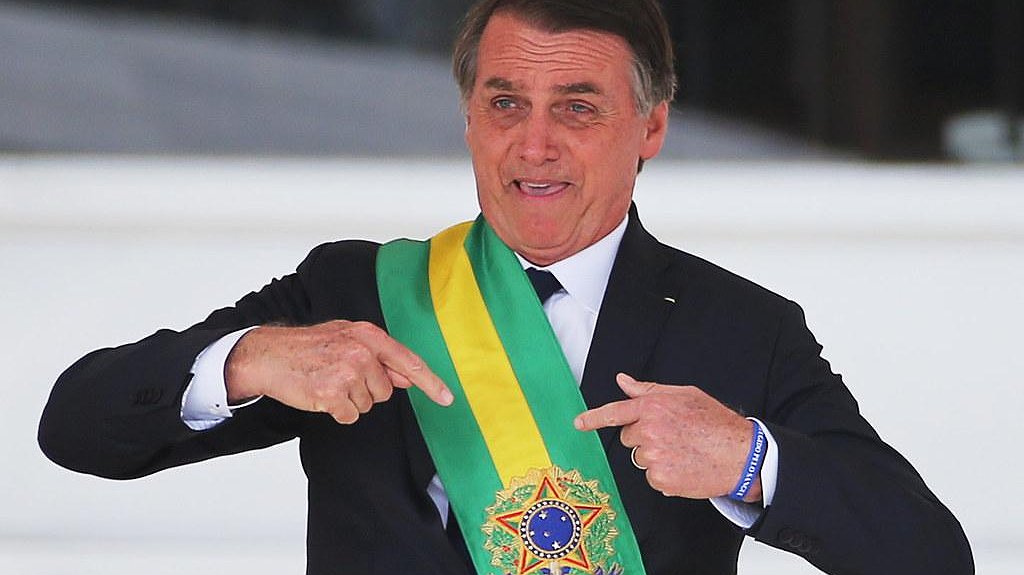 Illustration - Bolsonaro doit manger son chapeau