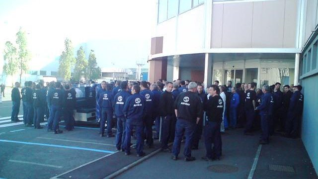 Illustration -  Les milliards tombent… les licenciements aussi !