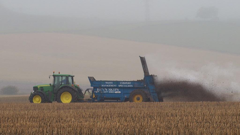 Illustration - Plastique et métaux dans le compost agricole
