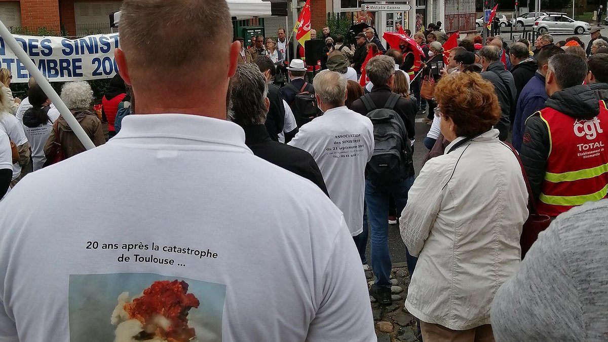 Illustration - 20 ans après l’explosion de l’usine AZF : « Total coupable, Etat complice »