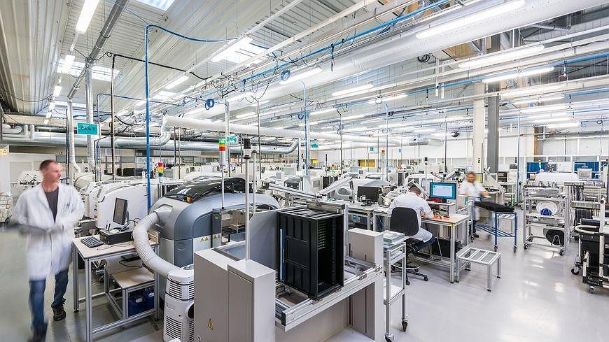 Illustration - Delta Dore pleure la bouche pleine