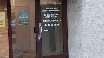 Illustration - Restauration collective : La Poste et Orange licencient