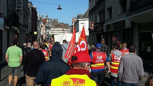 Illustration - Les patrons voyous veulent fermer l'usine