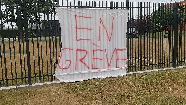 Illustration - La fabrication en grève pour les salaires