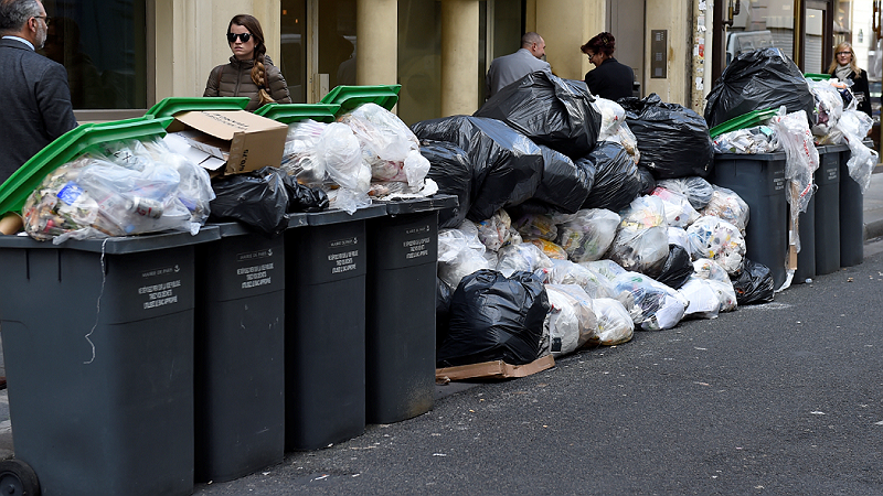 Illustration - Paris : soutien aux éboueurs en grève