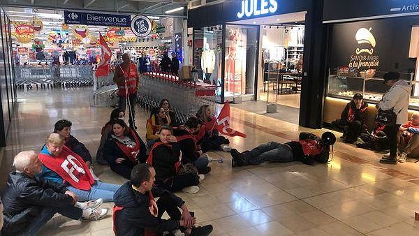 Illustration - Effet boomerang pour le groupe Carrefour