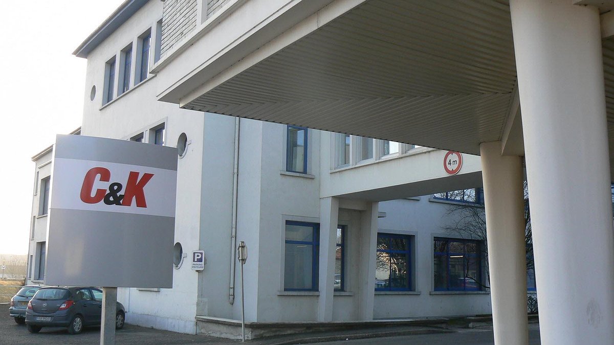 Illustration - Baisse des commandes de composants électroniques : les conséquences chez C&K à Dole