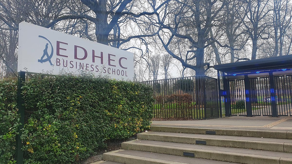 Illustration - Un capitaliste et une dame patronnesse