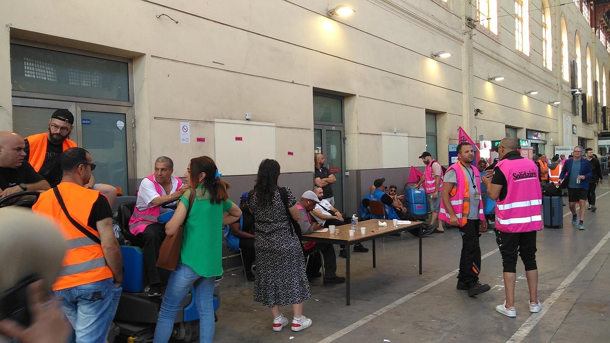 Illustration - Les travailleurs du nettoyage en grève à la gare Saint-Charles et au Métro