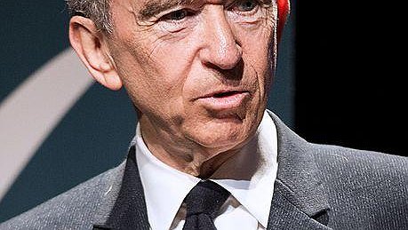 Illustration - Bernard Arnault : pompier pyromane