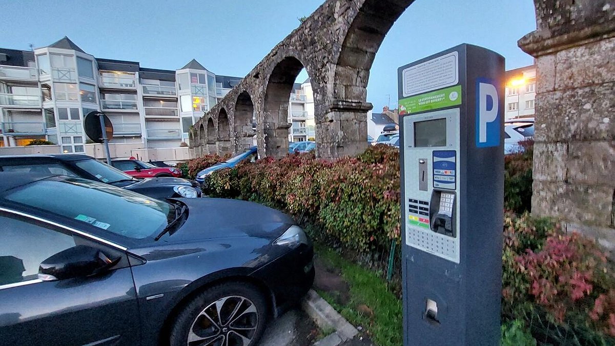 Illustration - Le maire fait les poches aux travailleurs usagers de la gare