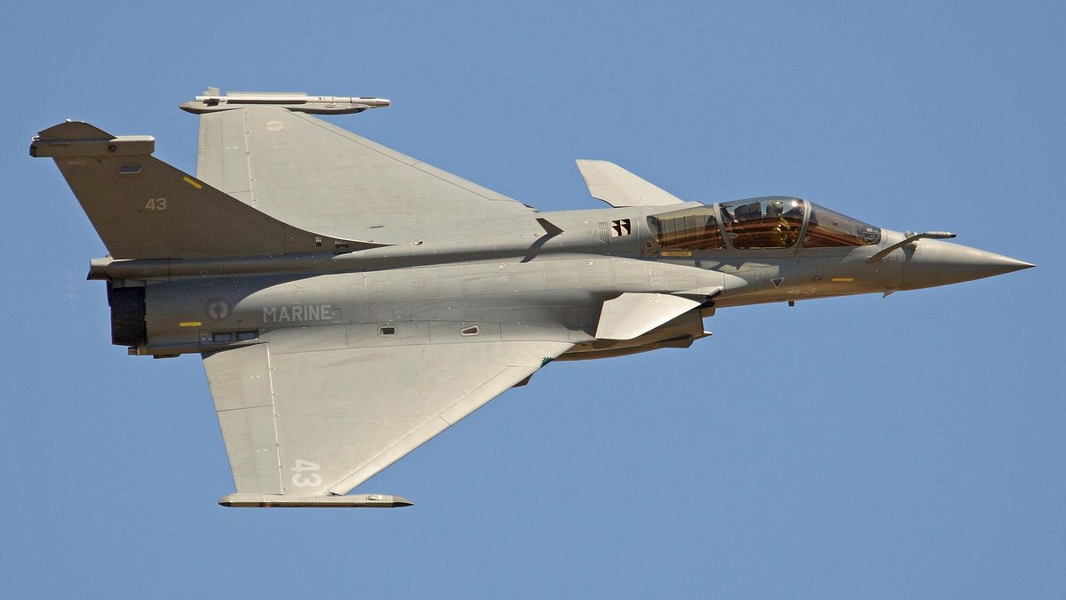 Illustration - Macron à la tête d’un petit, mais agressif, impérialisme