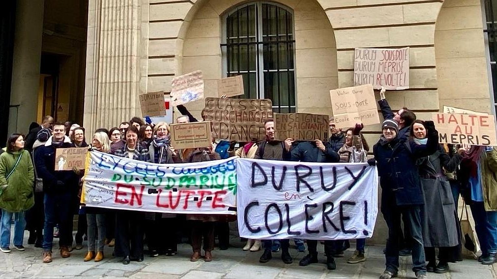 Illustration - Non aux classes surchargées !