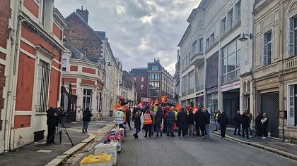 Illustration Des dirigeants qui fuient les salariés