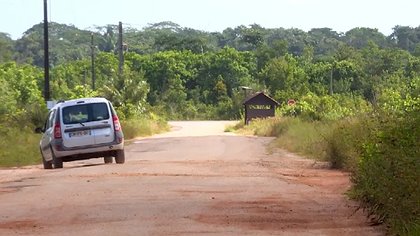 Illustration les habitants protestent contre les nids de poule