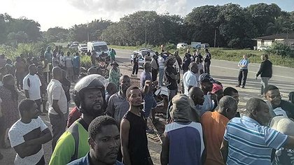 Illustration la population empêche la destruction de 7 maisons