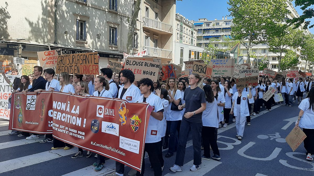 Illustration - pansement sur une jambe de bois