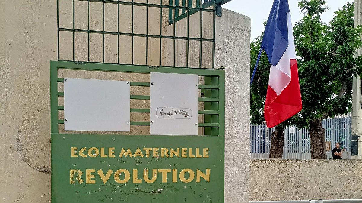 Illustration - Ébullition à l'école Révolution