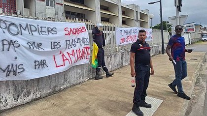 Illustration Les pompiers tirent la sonnette d'alarme