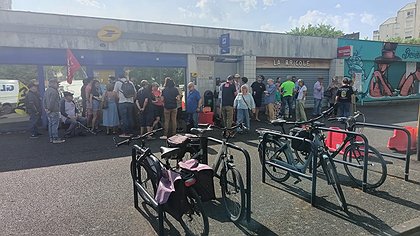 Illustration des fermetures de bureaux qui visent les plus pauvres
