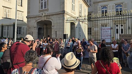 Illustration contre l’expulsion d’une mère de famille libérée du centre de rétention de Metz