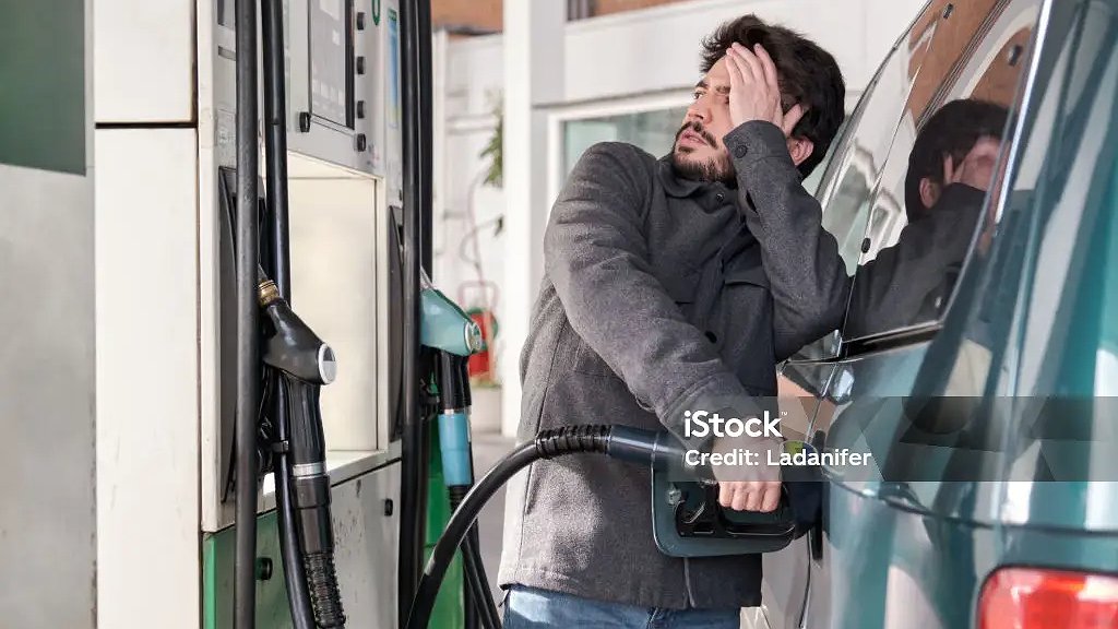 Illustration - Les prix des carburants et autres marchandises augmentent, les salaires doivent augmenter dans les mêmes proportions !