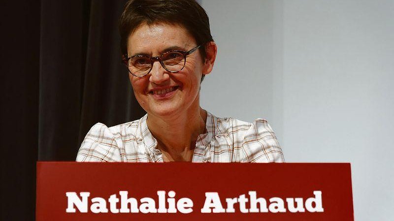 Illustration - Nathalie Arthaud : “La société capitaliste marche sur la tête”