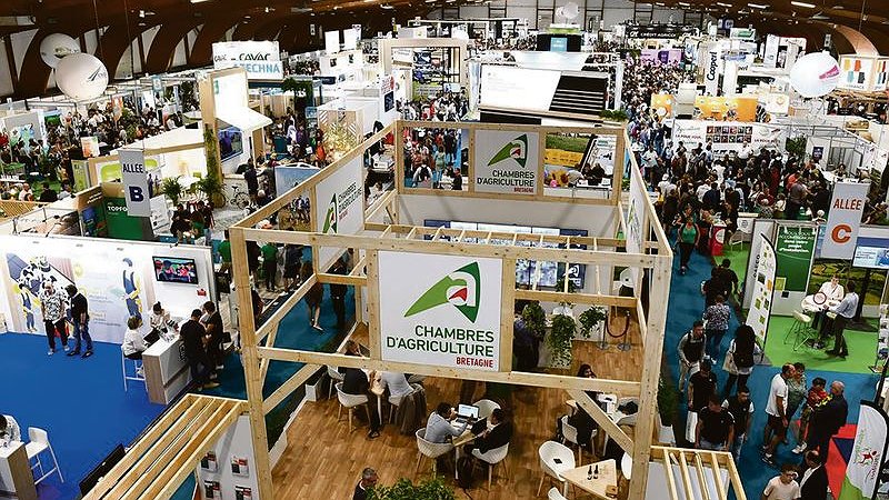 Illustration - parade commerciale sur fond de crise