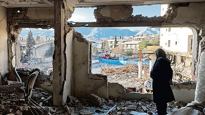 Illustration la population sous les bombes